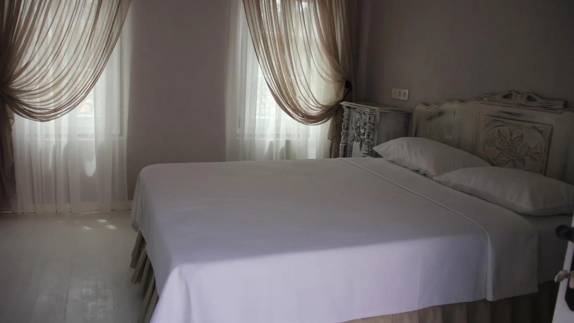 فندق مبيت وإفطار ألاتشاتي Simira Hotel