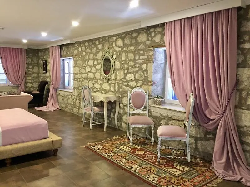 فندق مبيت وإفطار ألاتشاتي Simira Hotel