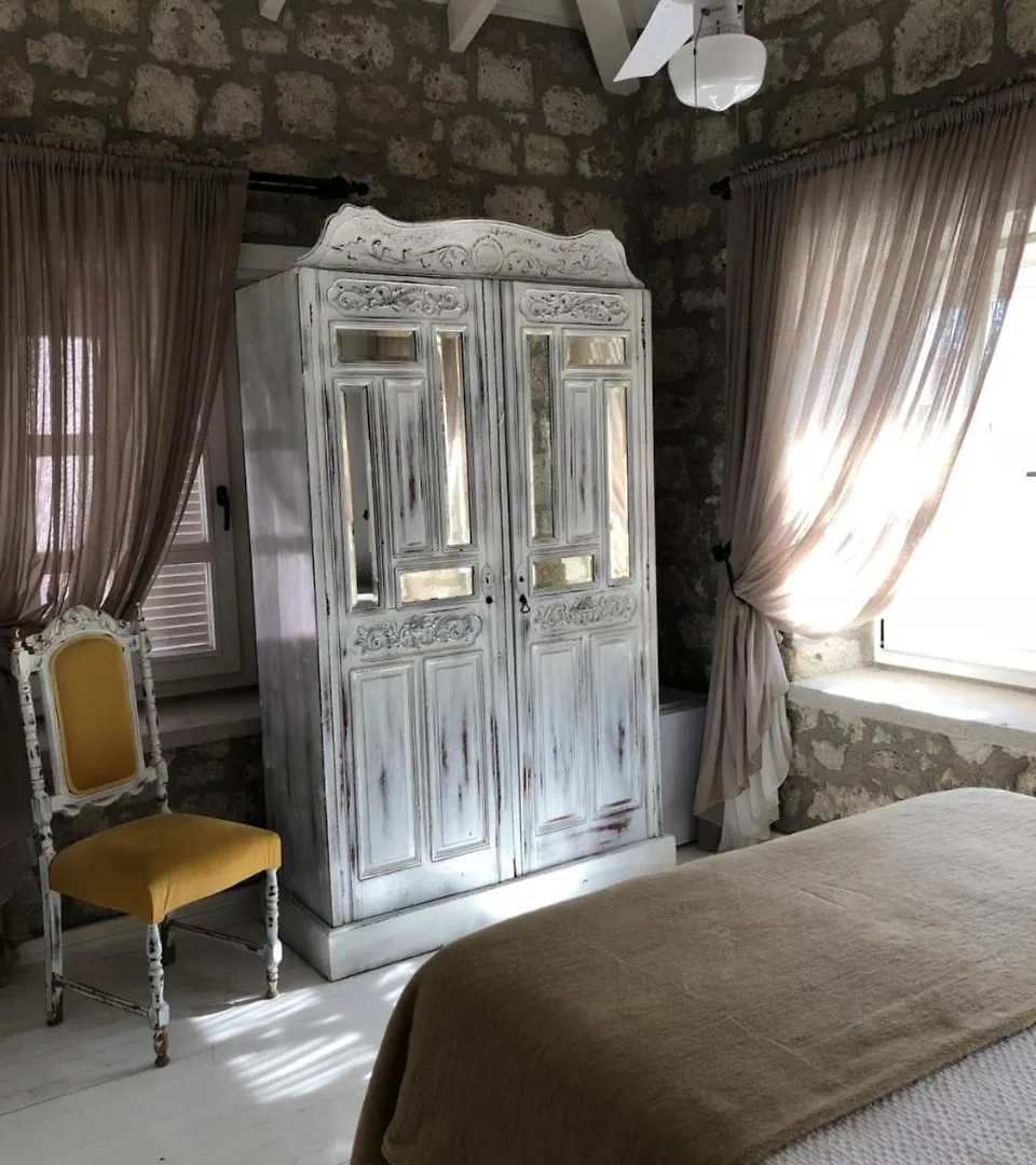 فندق مبيت وإفطار ألاتشاتي Simira Hotel